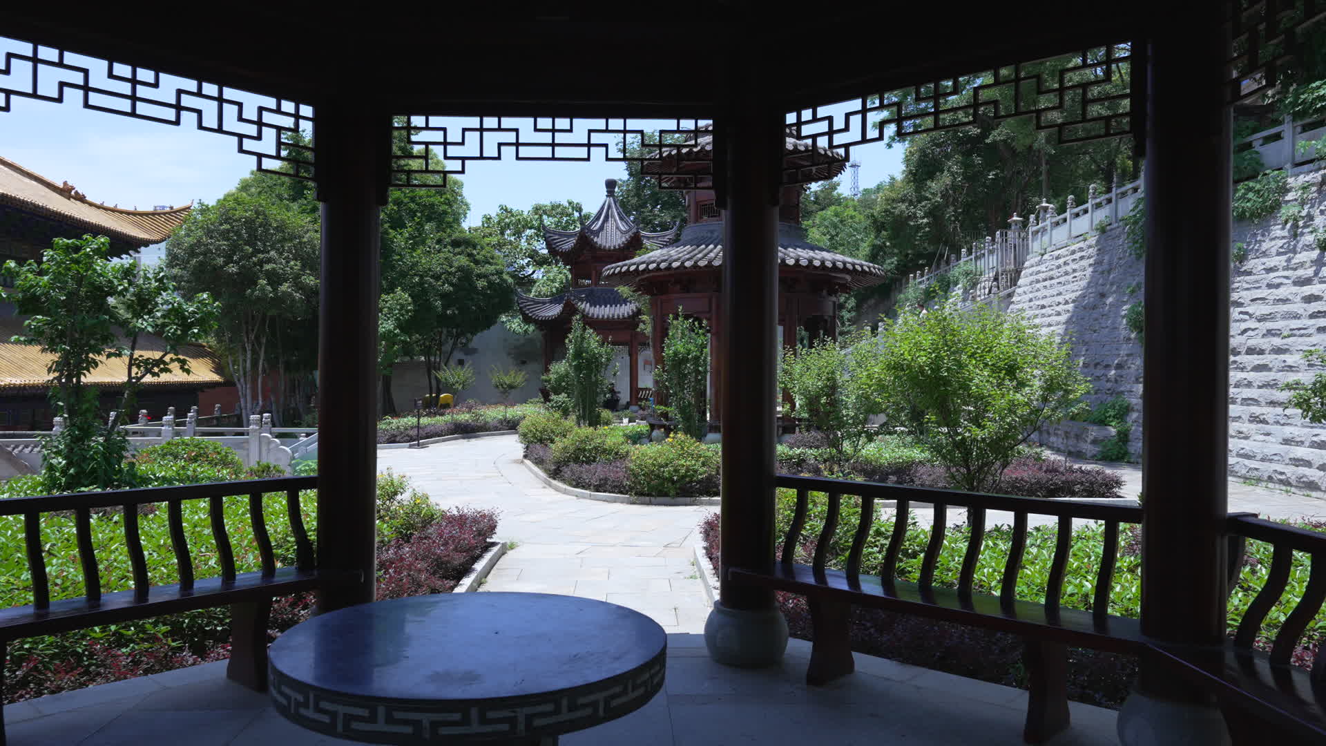 武汉洪山区宝通禅寺皇家寺院视频的预览图