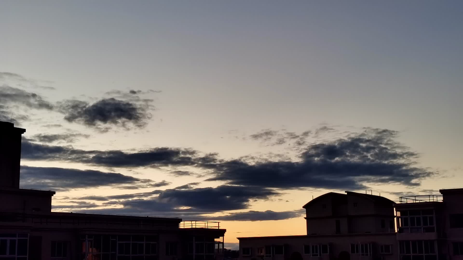 城市云层夜晚延时摄影空镜视频的预览图