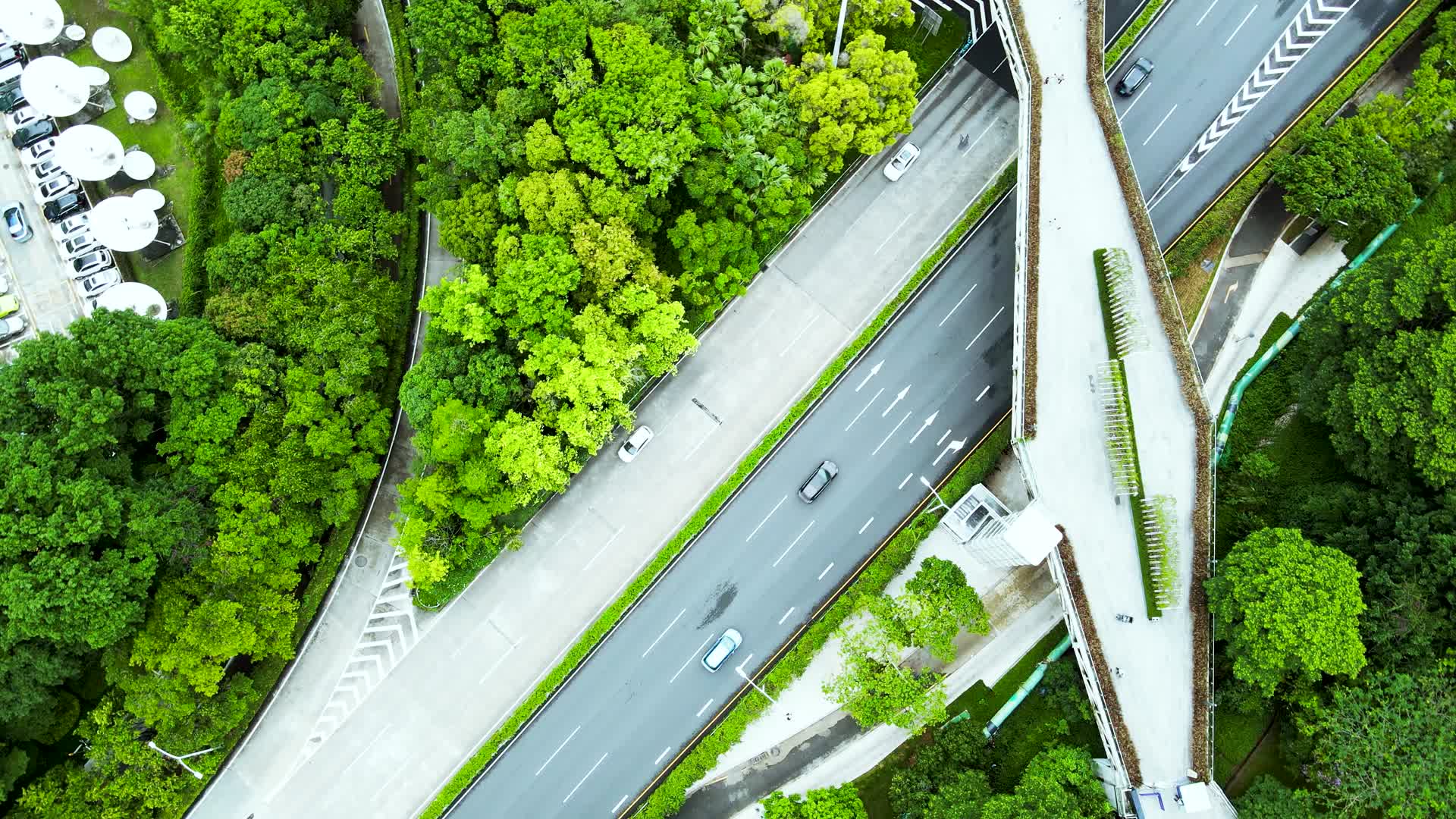 4K视频城市道路车流航拍视频的预览图