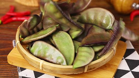 紫扁豆新鲜食材电商视频展示视频的预览图
