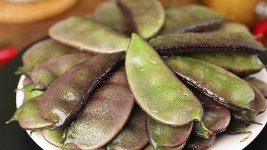 紫扁豆新鲜食材视频展示乡村振兴视频的预览图