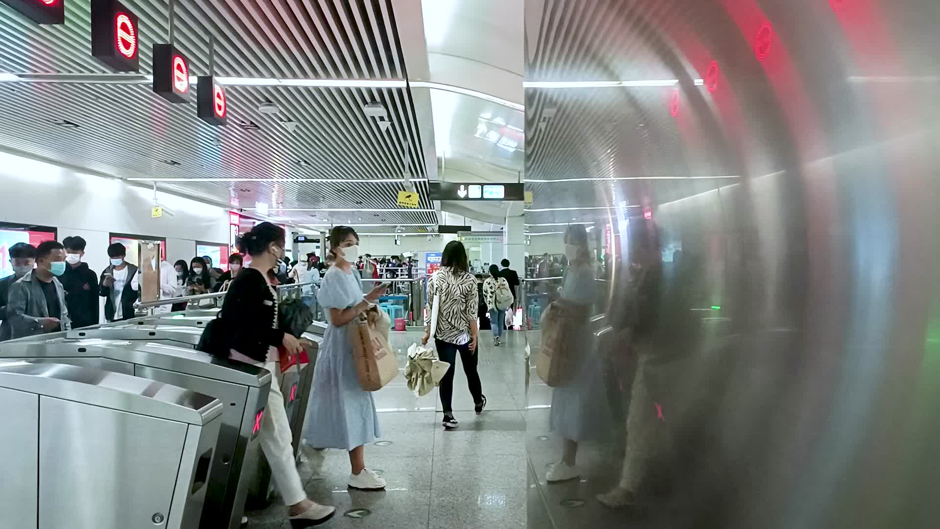 昆明地铁进站延时视频视频的预览图