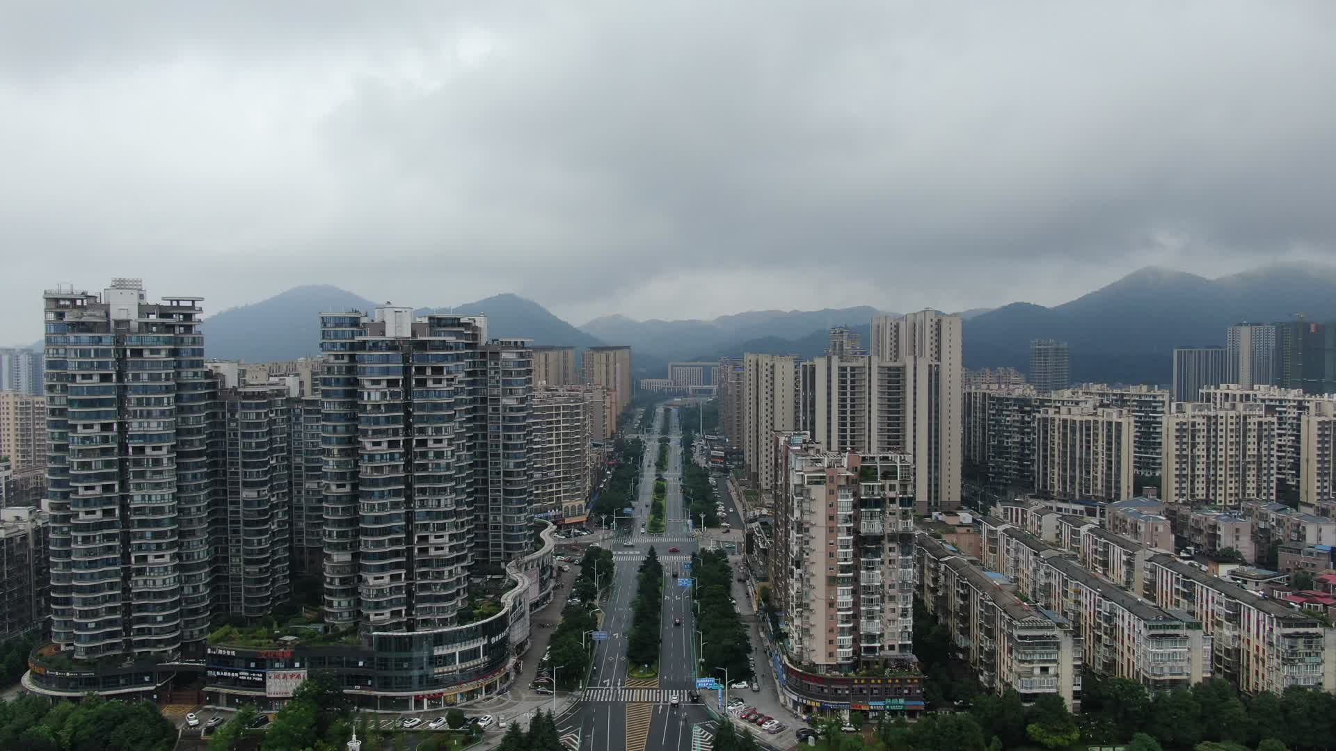 城市航拍湖南湘乡市城市交通视频的预览图