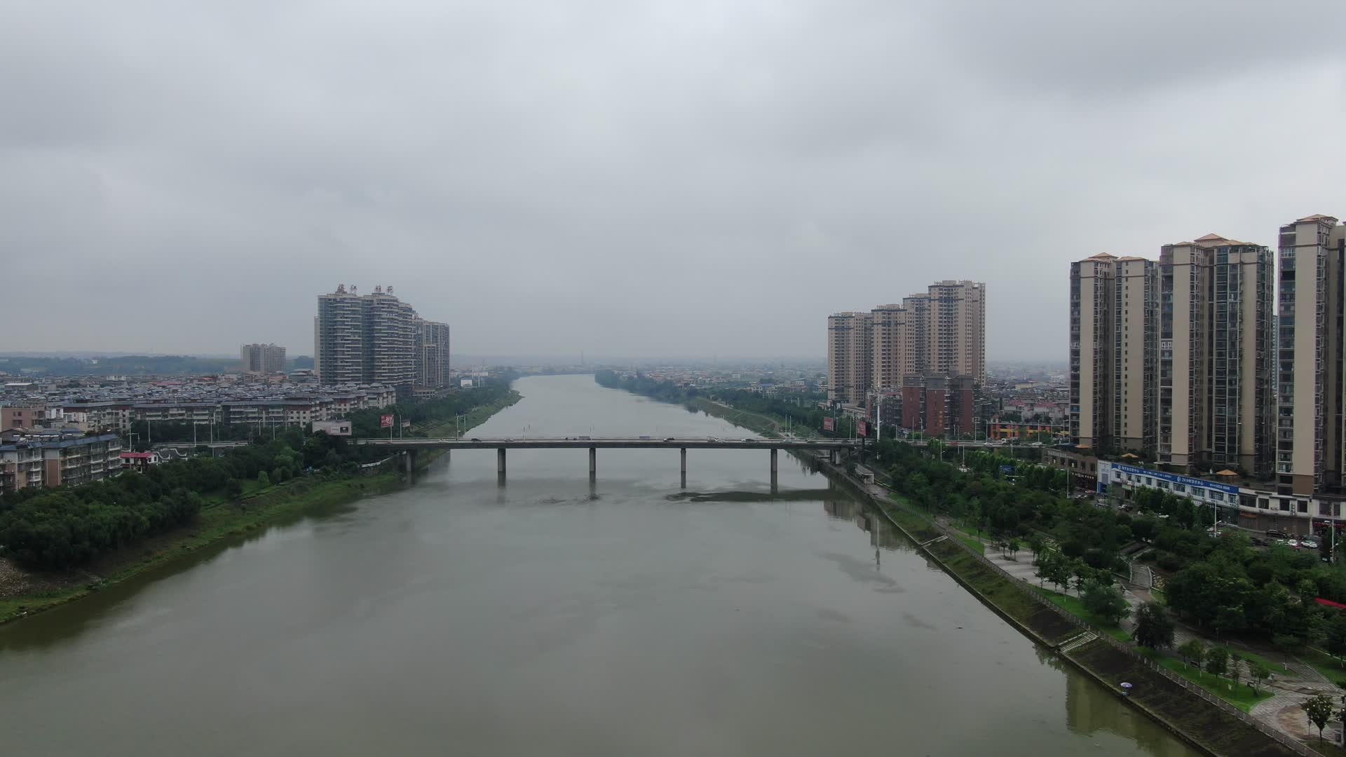 湖南湘乡市东湖大桥航拍视频的预览图