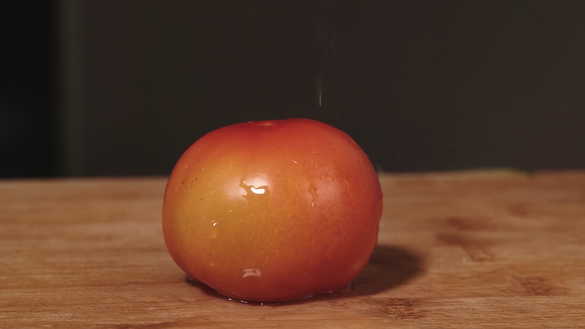 4k实拍切西红柿视频的预览图