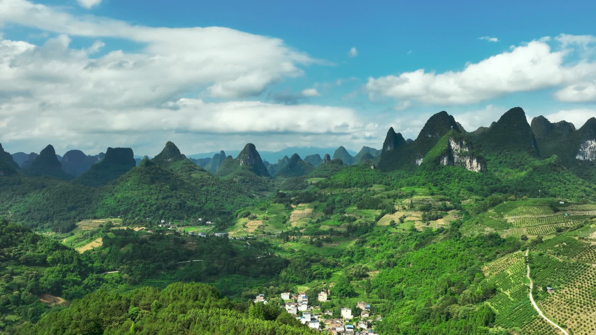4K航拍桂林山水甲天下视频的预览图