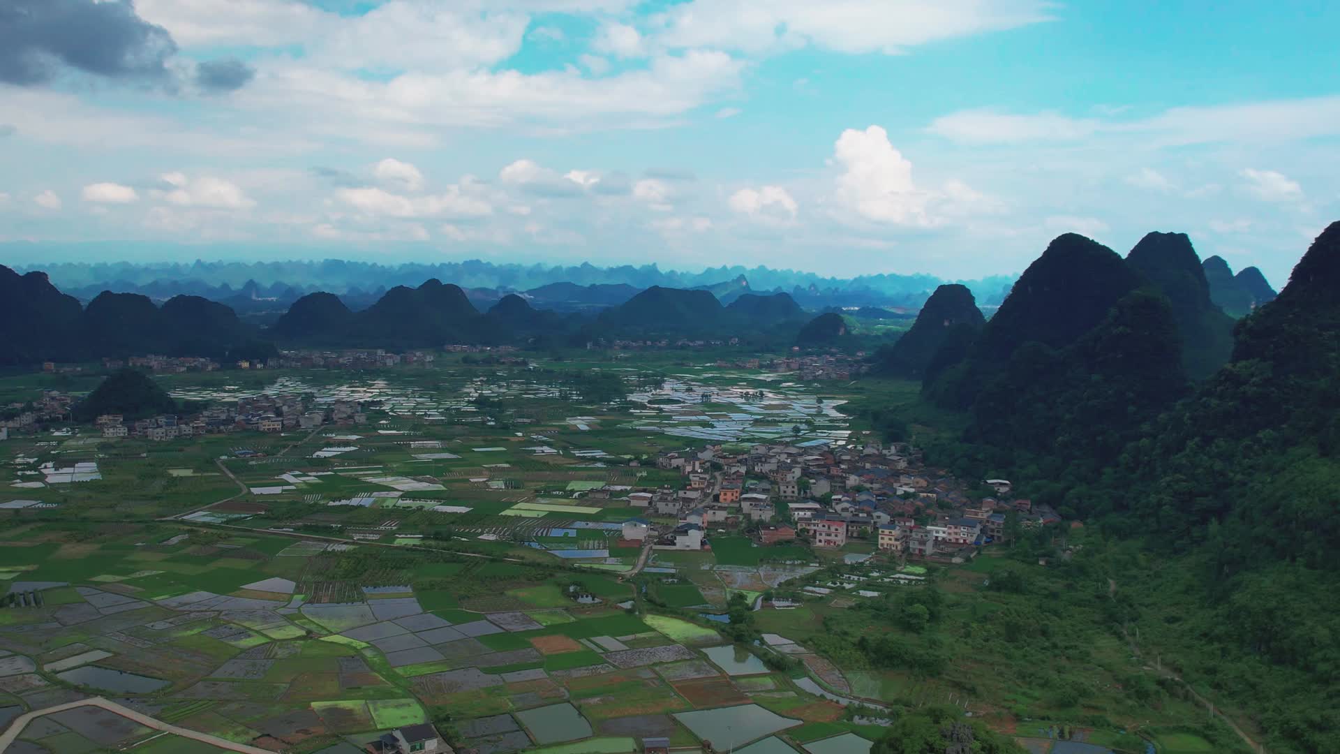 4K无人机航拍桂林山水甲天下视频的预览图