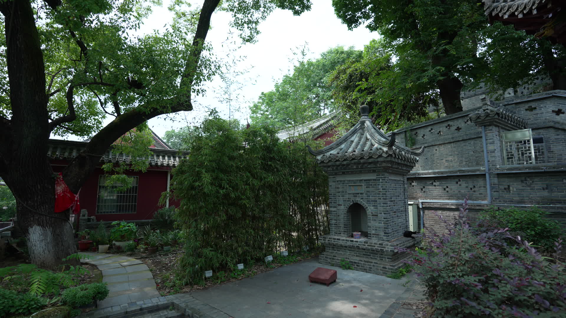 武汉武昌区长春观道观古建筑视频的预览图