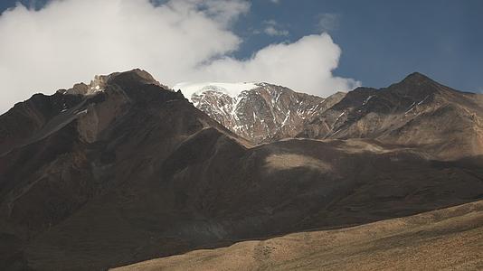 西藏日喀则吉隆县雪山视频的预览图