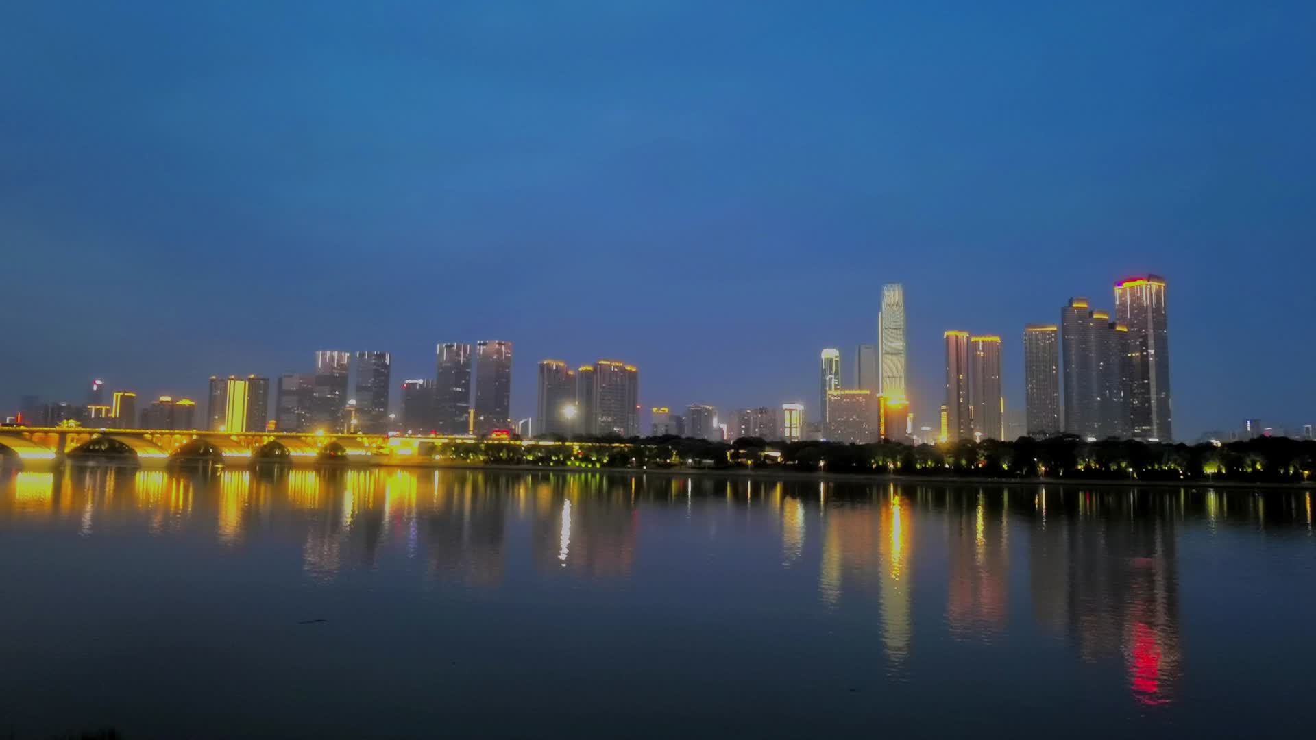 湖南长沙湘江夜景灯光秀视频的预览图