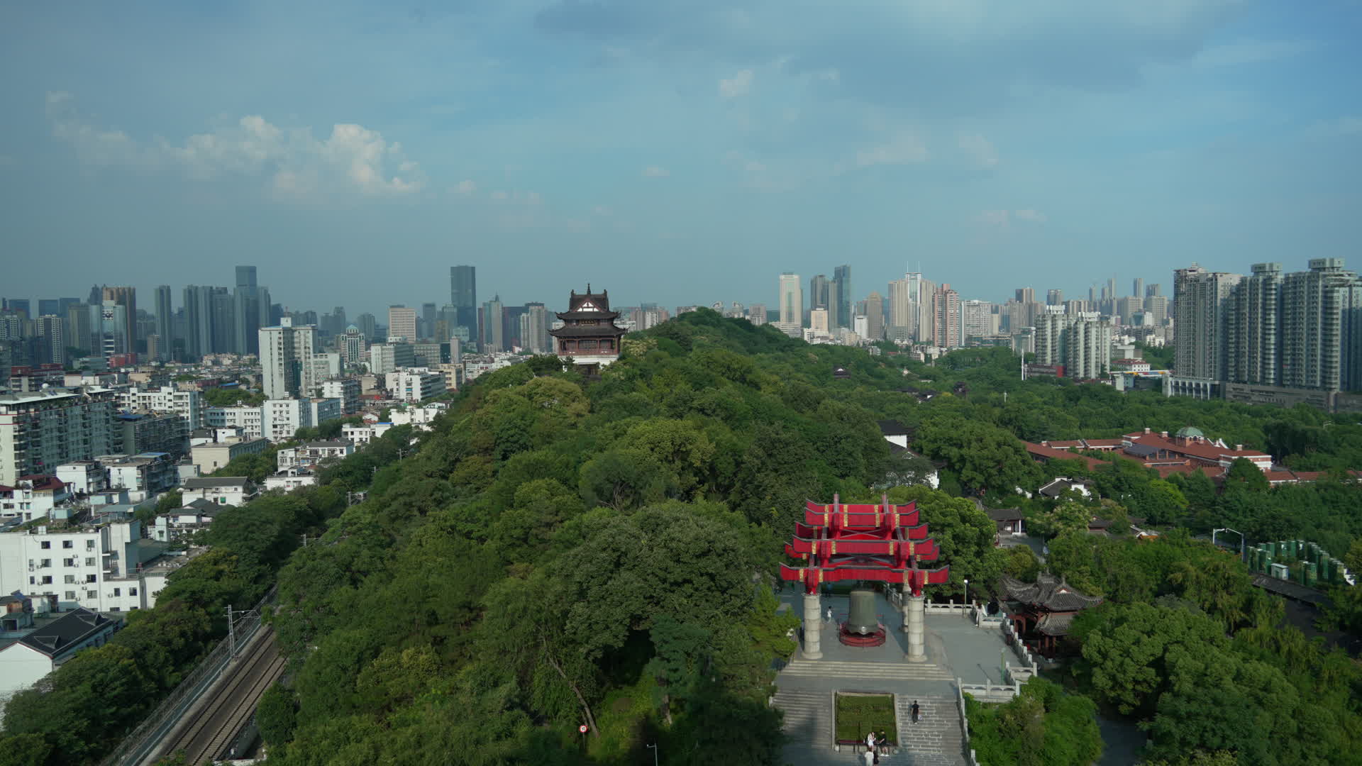 武汉黄鹤楼公园风景视频的预览图