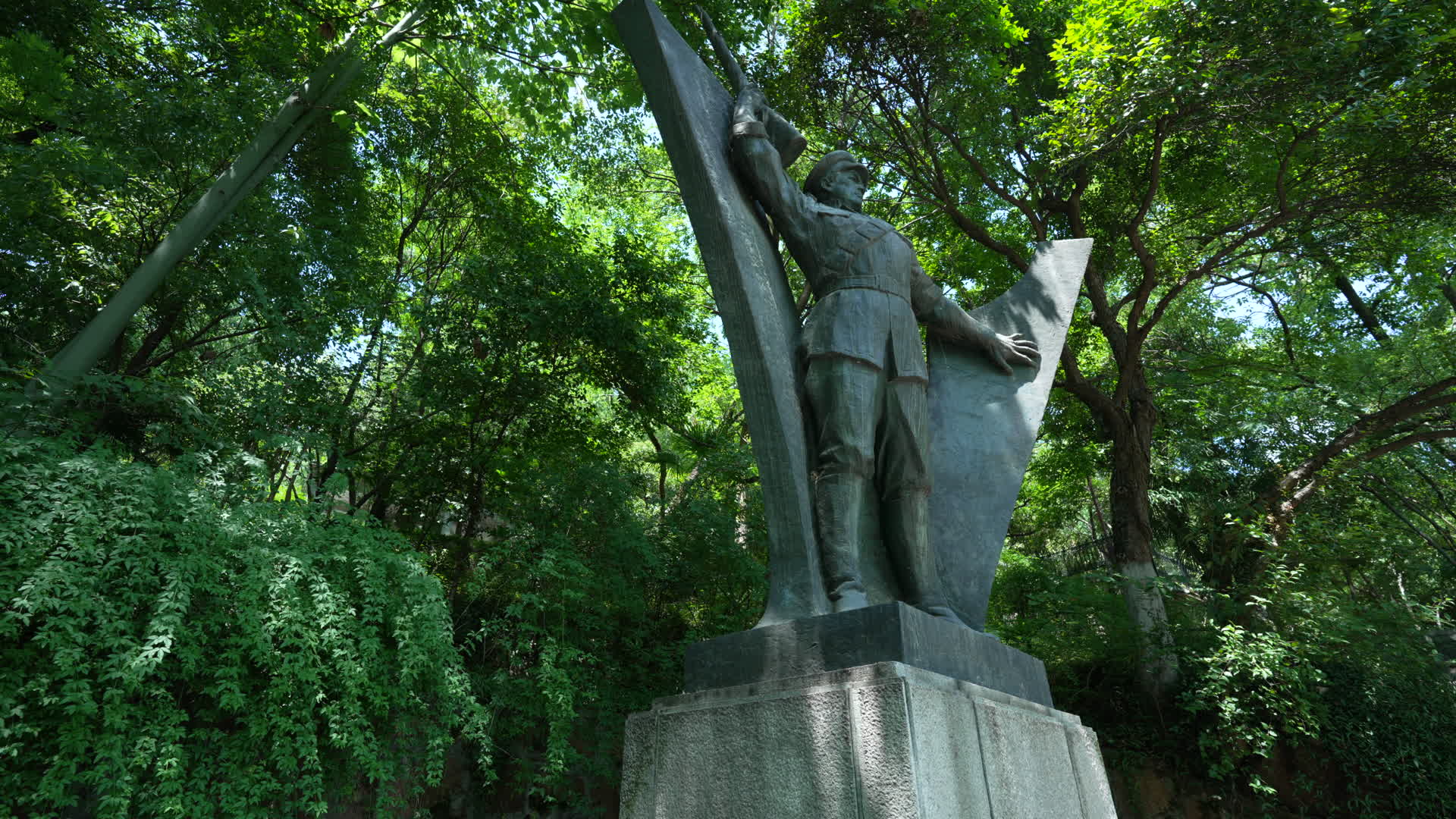 武汉首义战士纪念塑像视频的预览图