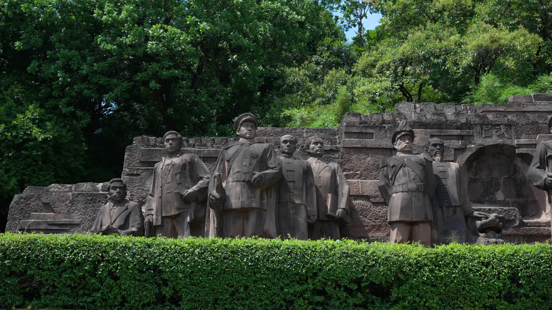 武汉辛亥首义人物群雕像视频的预览图