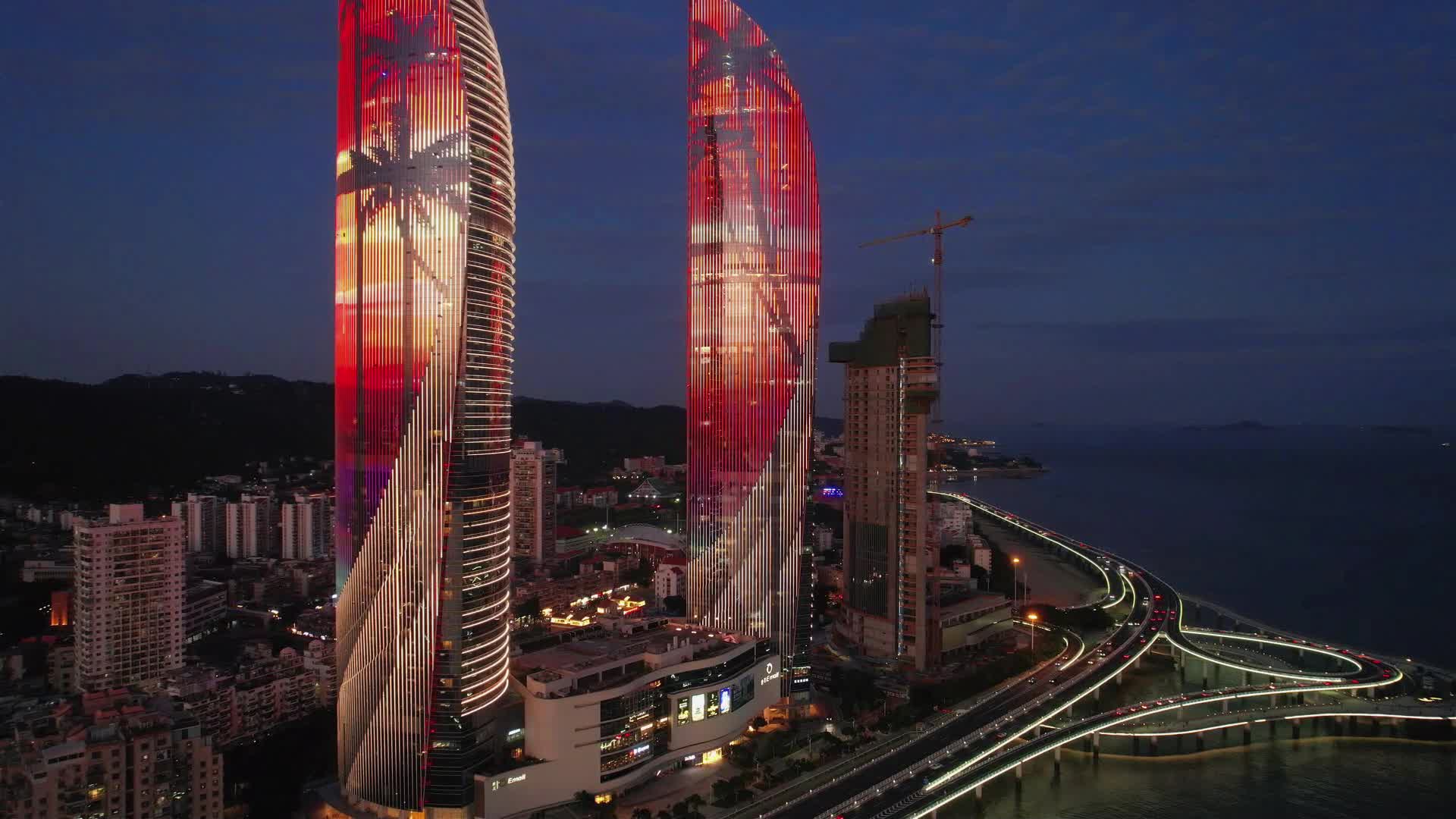 厦门航拍世贸双子塔建筑风光视频的预览图