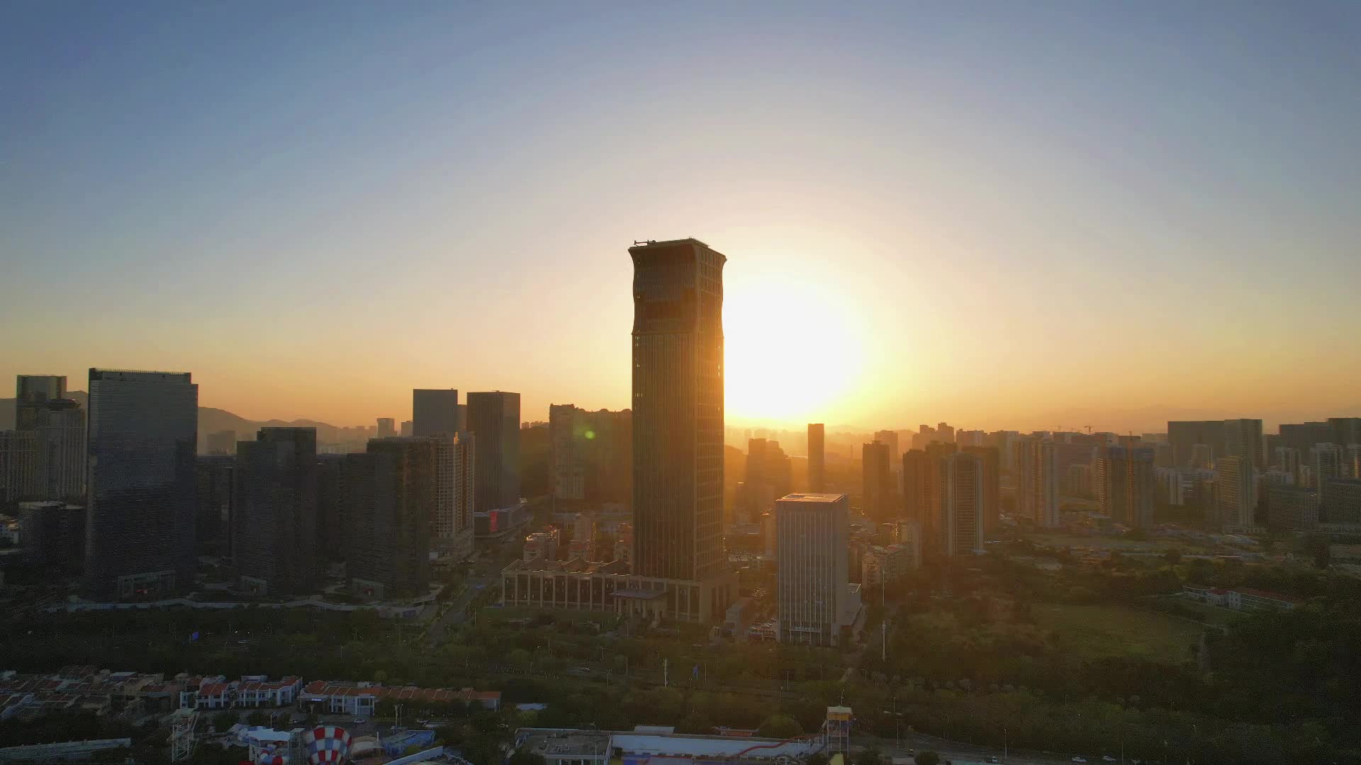 厦门航拍观音山金融区建筑风光视频的预览图