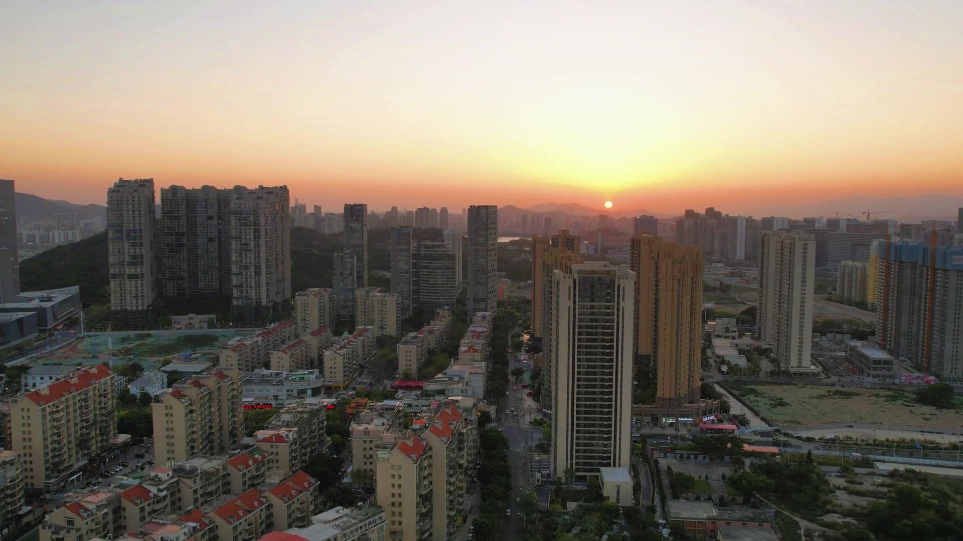 厦门航拍城市日落景观视频的预览图