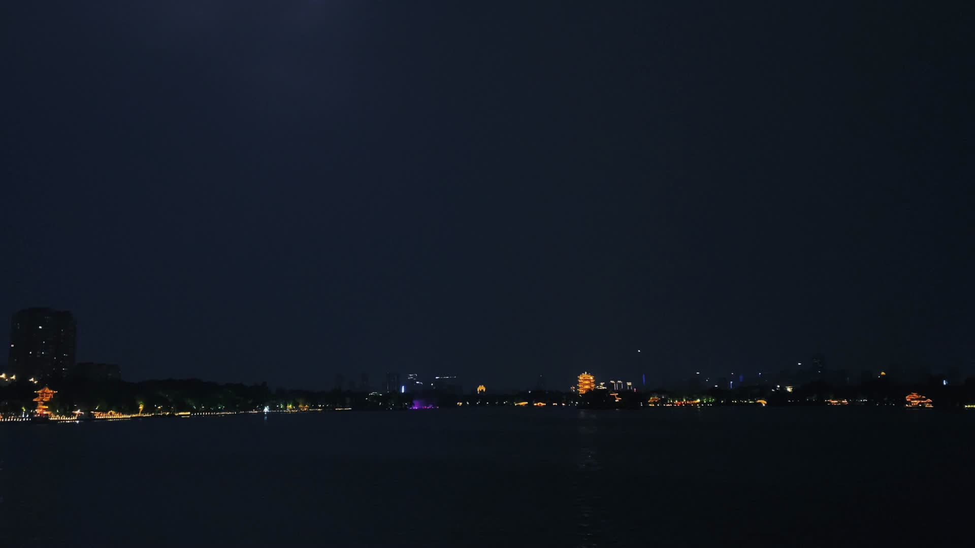 大明湖的闪电视频的预览图