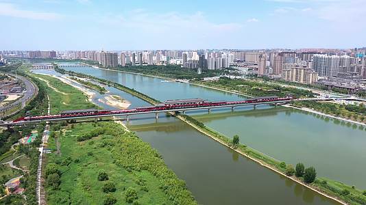 4K航拍咸阳湖景区古渡廊桥多角度合集视频的预览图