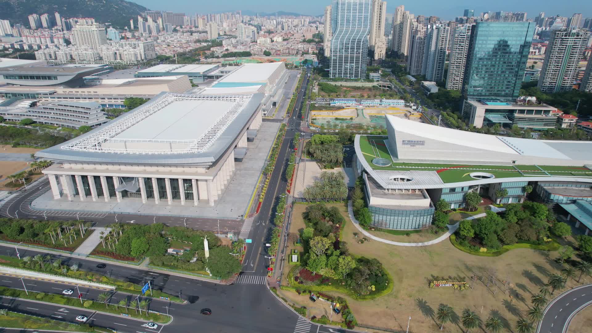 厦门航拍国际会展中心建筑风光视频的预览图