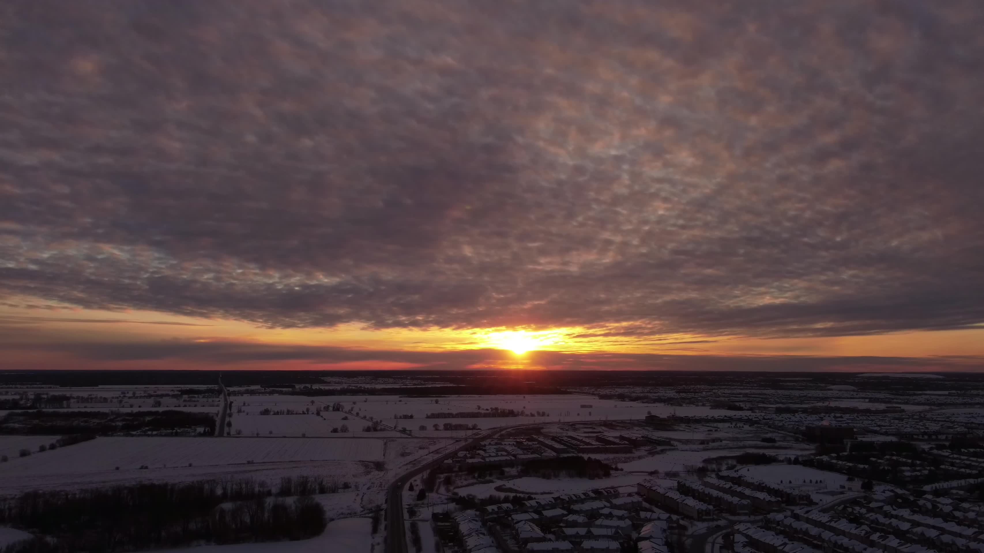 冬季北方平原黄昏夕阳航拍延时视频的预览图