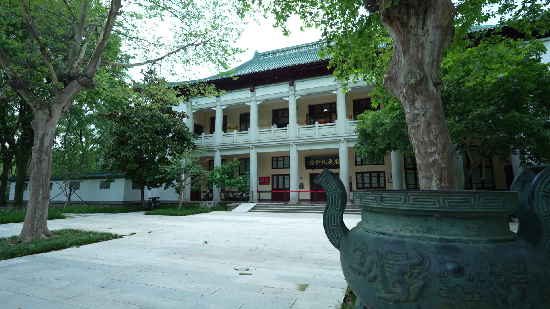 武汉东湖风景屈原纪念馆视频的预览图