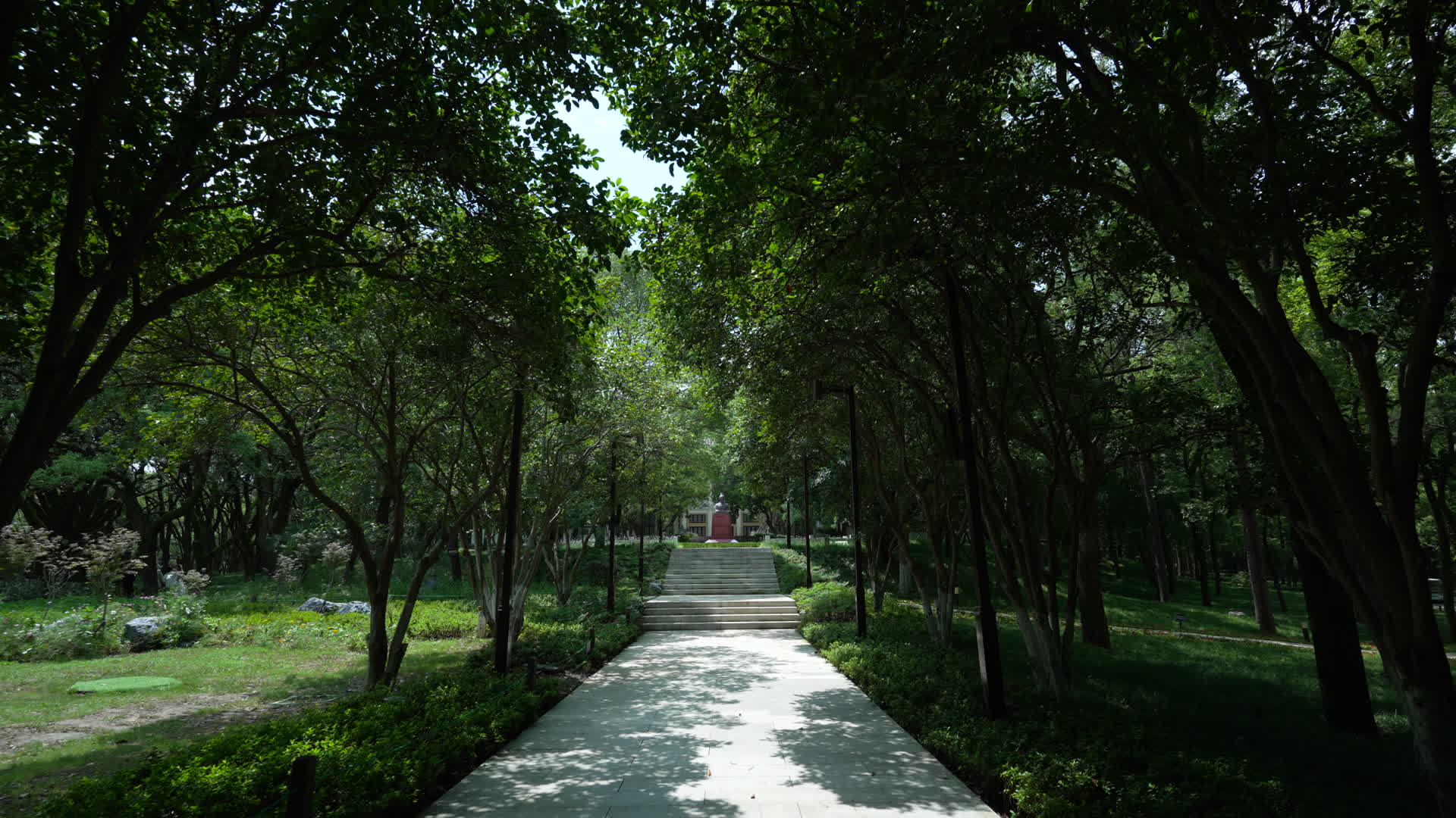 武汉东湖风景屈原纪念馆视频的预览图
