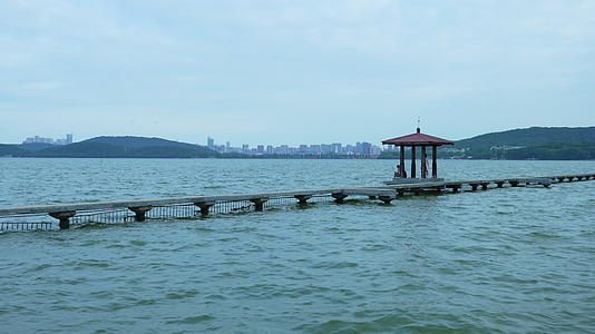 武汉东湖风景听涛泳场视频的预览图