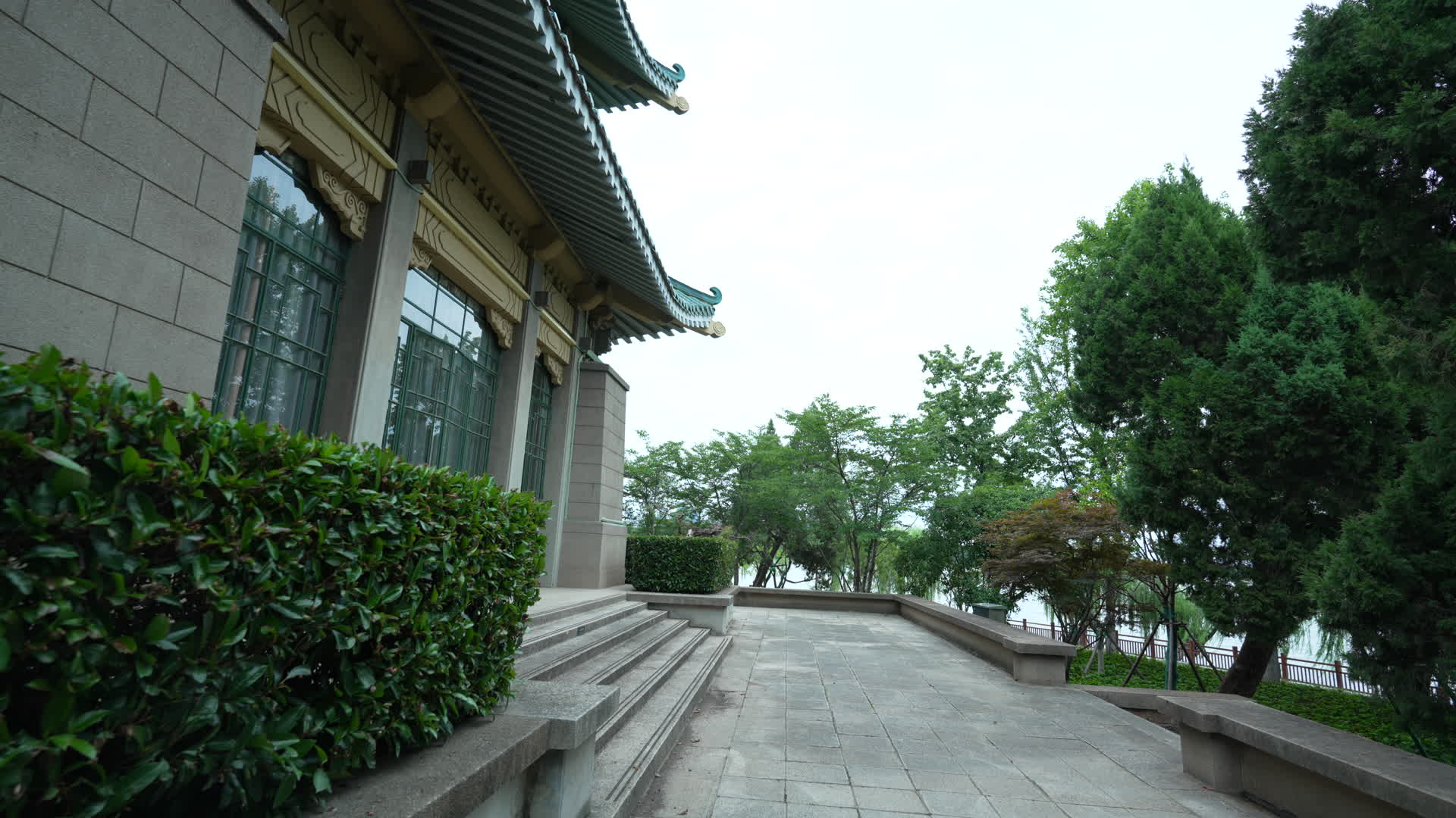武汉东湖风景行吟阁视频的预览图
