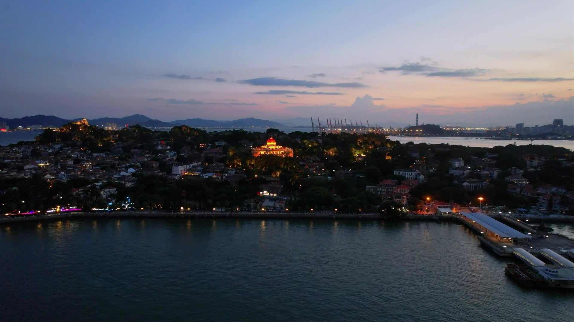 厦门航拍鼓浪屿夜景视频的预览图