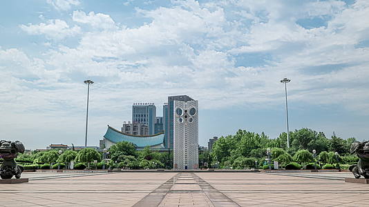 4k潍坊地标建筑潍坊风筝之都风筝广场延时1视频的预览图