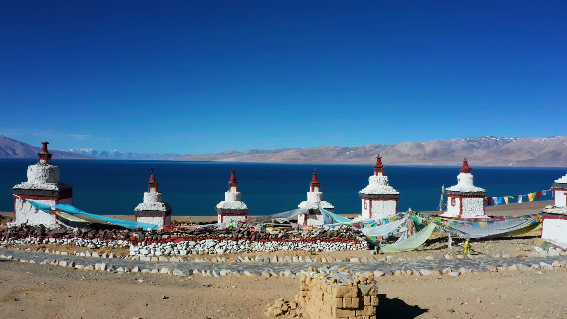 4K航拍西藏圣湖当惹措雍视频的预览图