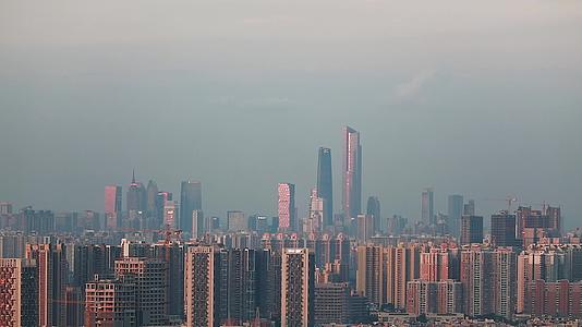 1080P远眺广州塔CBD珠江新城高楼黄昏实拍视频的预览图