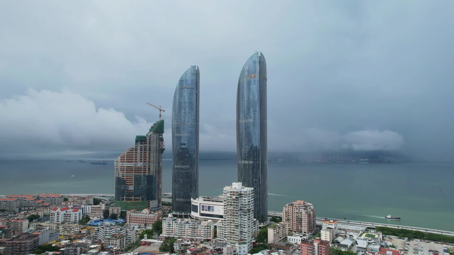 厦门航拍世贸双子塔风光视频的预览图