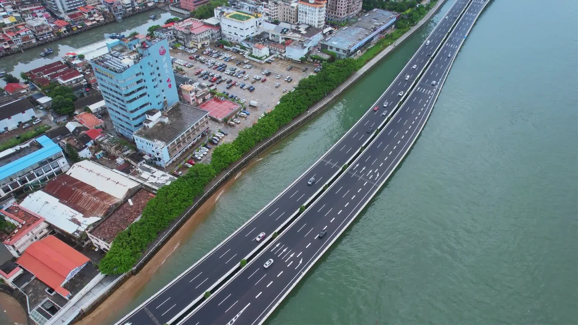 厦门航拍演武大桥建筑风光视频的预览图