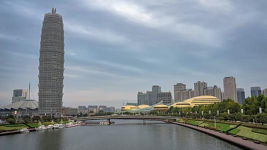 8k延时河南郑州郑州新区如意湖日转夜夜景视频的预览图