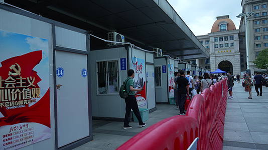 武汉汉口火车站免费核酸点视频的预览图