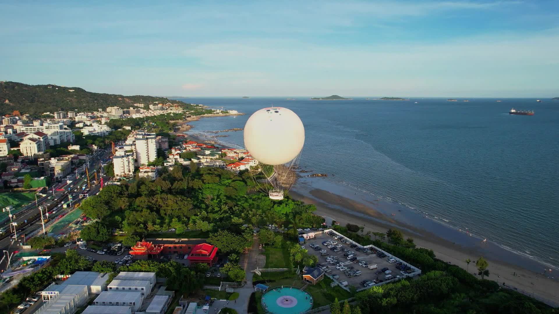 城市航拍热气球景观视频的预览图