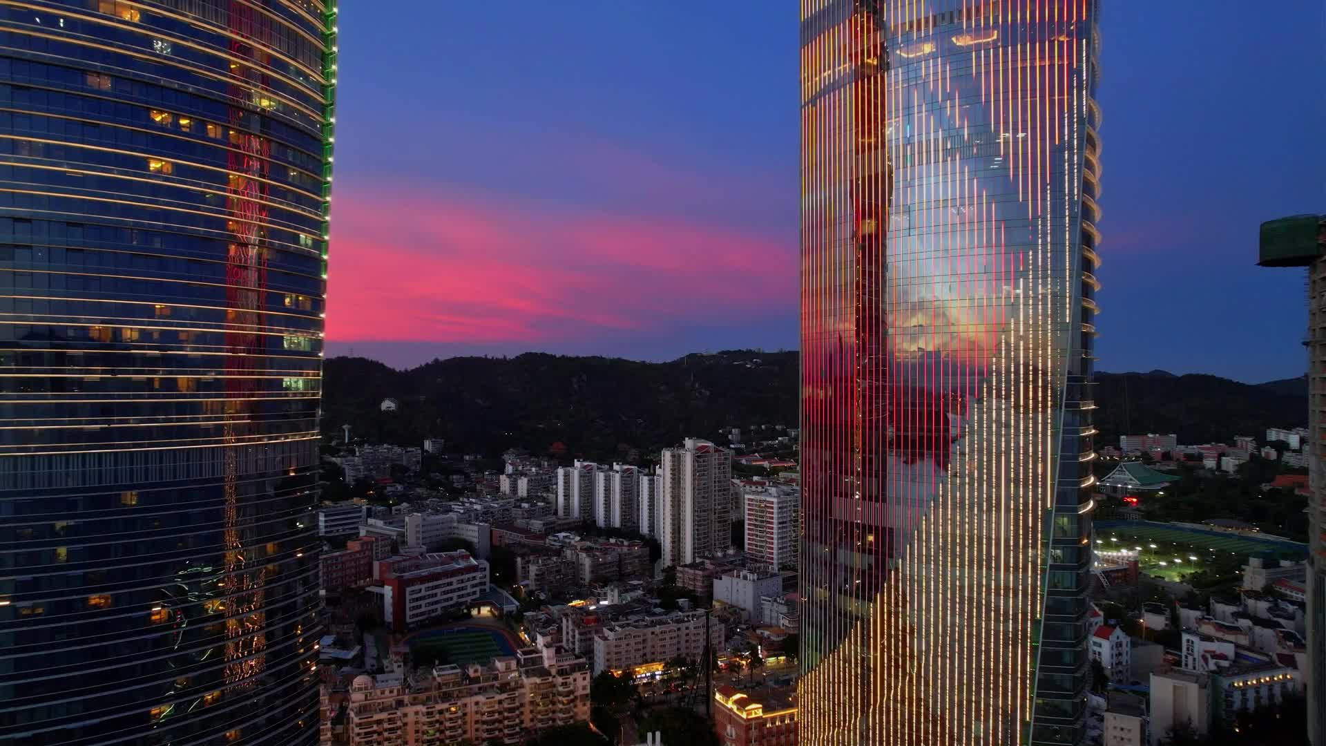 厦门航拍城市火烧云景观视频的预览图