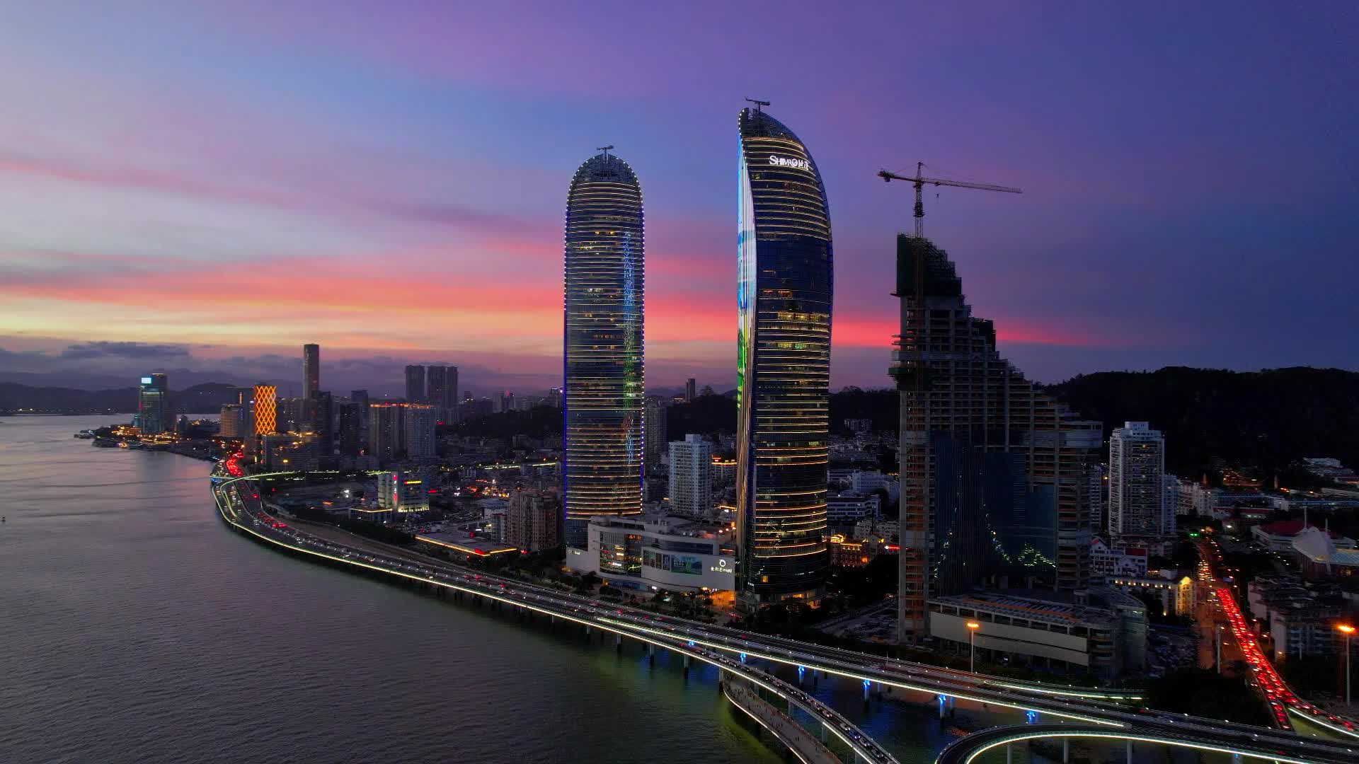 厦门航拍世贸海峡大厦风光视频的预览图
