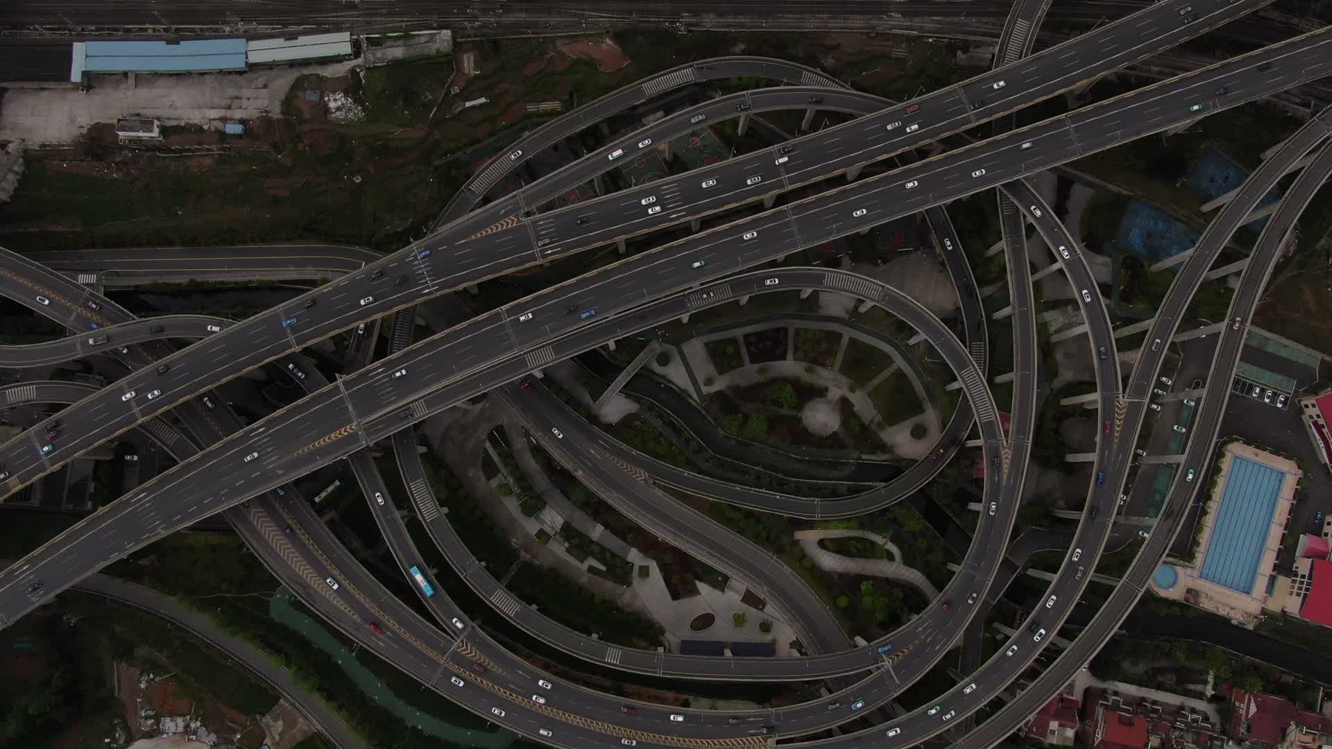 城市航拍贵阳黔春立交桥交通视频的预览图