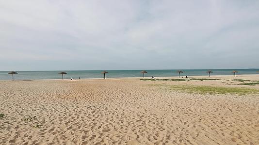 海南岛棋子湾阳光海滩海边度假旅游实拍视频的预览图