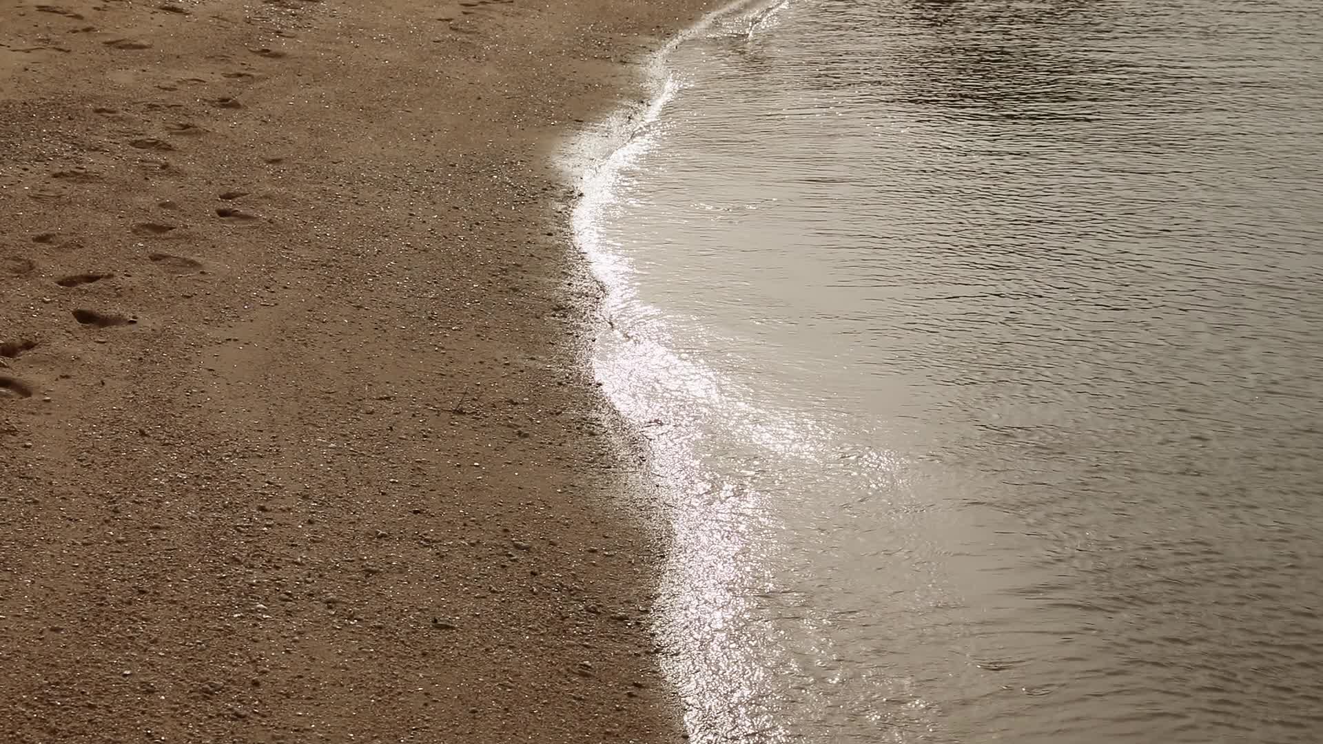 海南岛棋子湾大海沙滩浪花海水视频的预览图