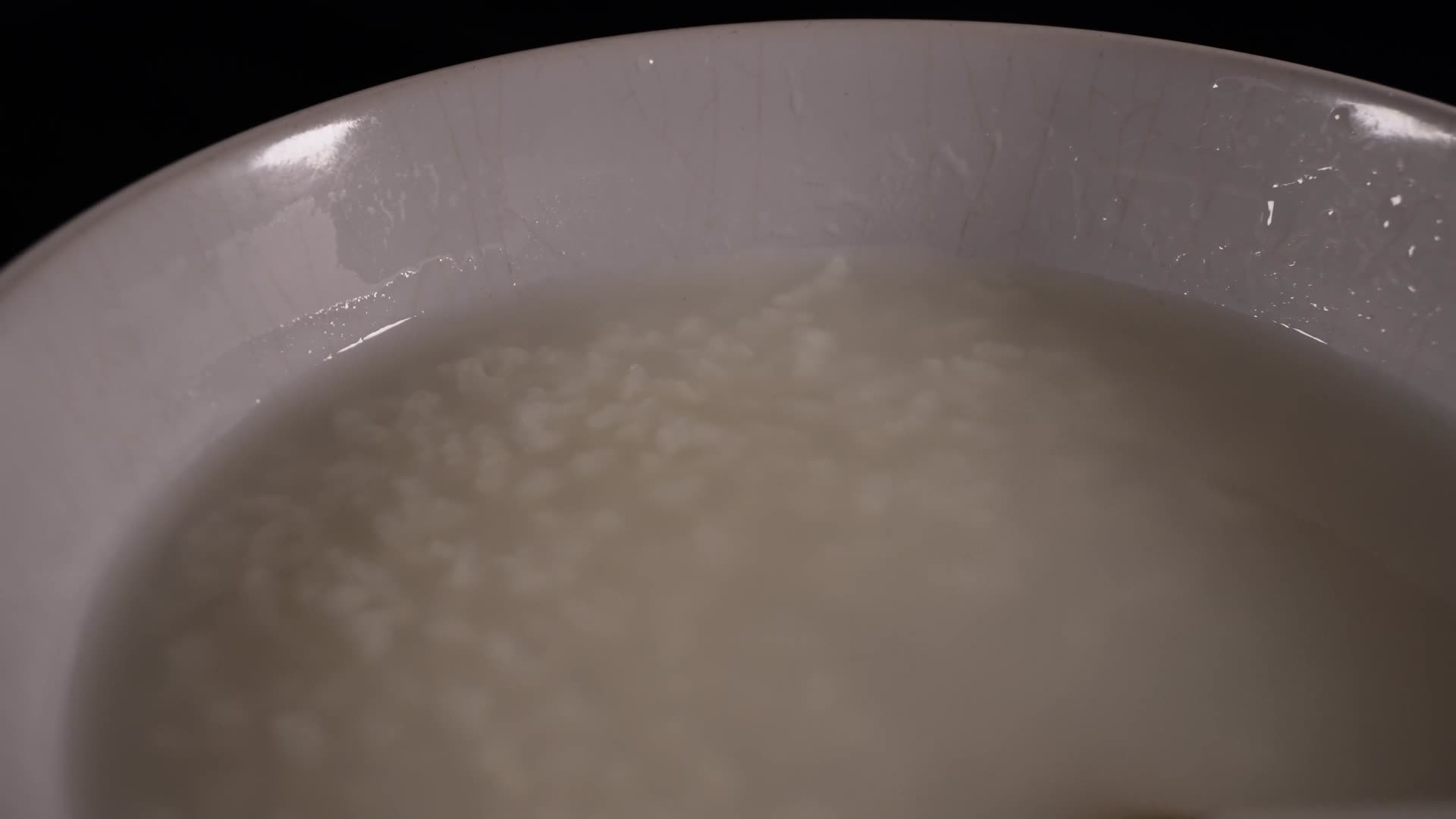 白米粥稀饭汤饭喝粥视频的预览图