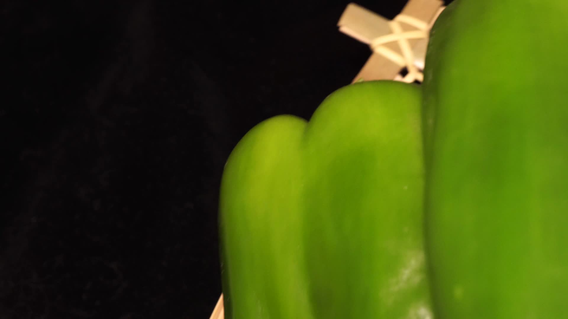 大辣椒青椒食材蔬菜尖椒视频的预览图