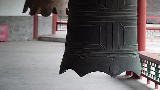 大钟寺钟鼓楼青铜铸钟磬视频的预览图