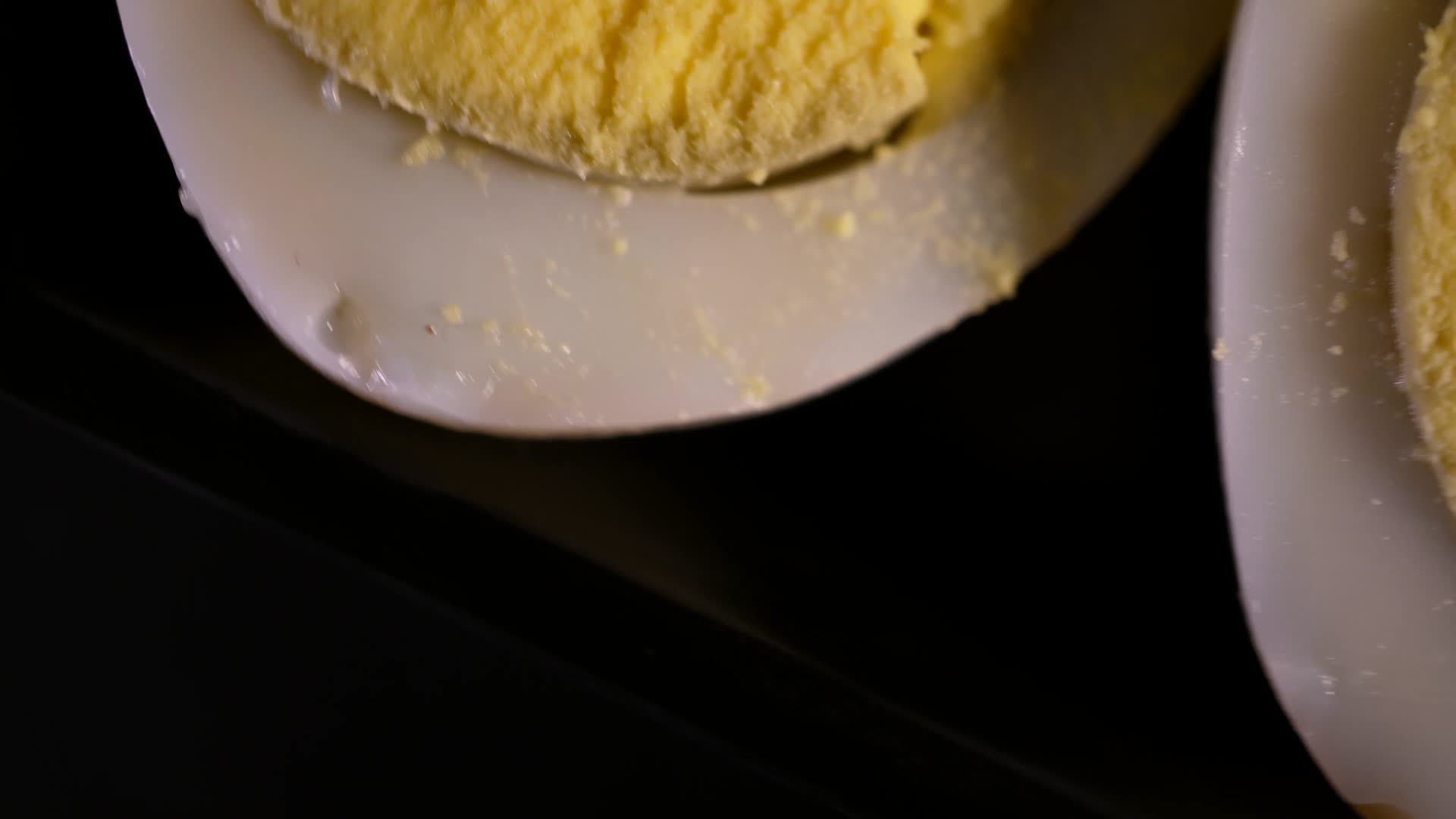 鸡蛋黄鸡蛋清煮鸡蛋视频的预览图