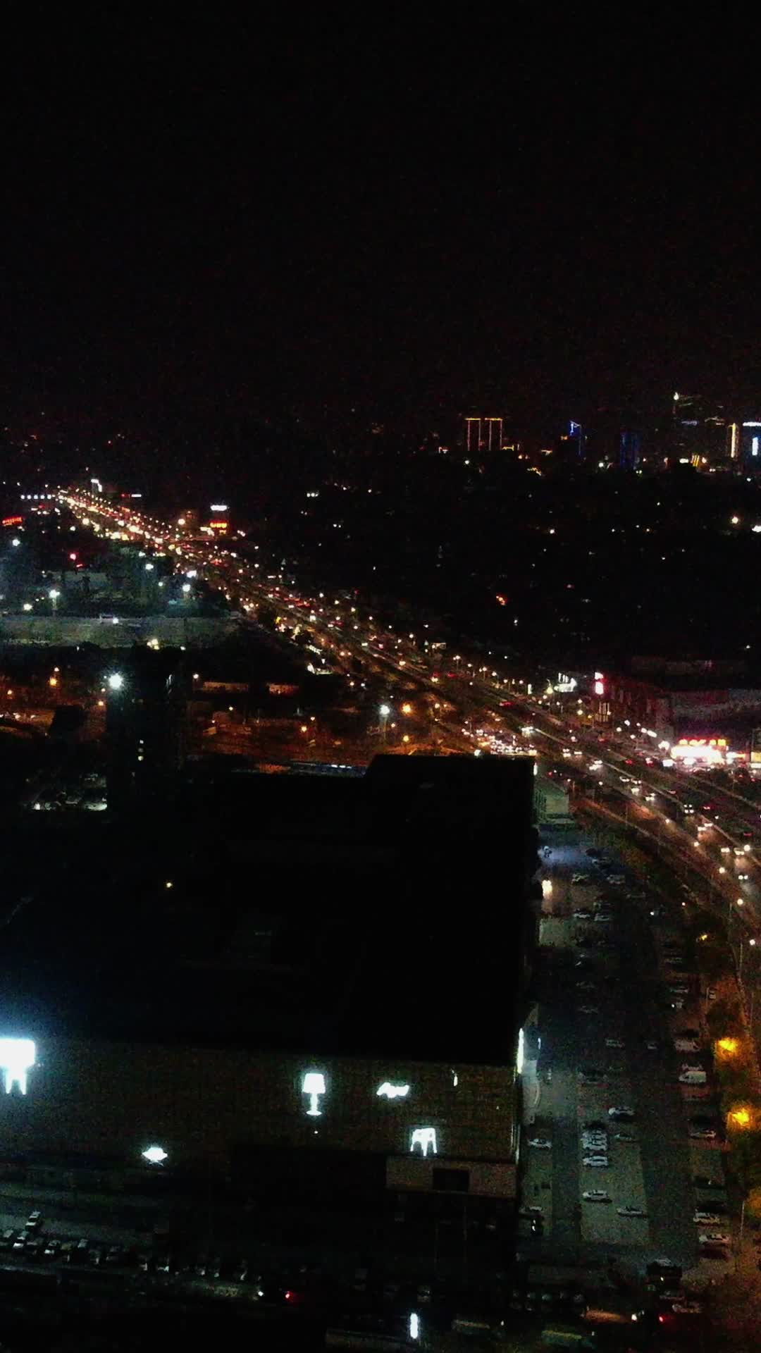 航拍山东济南城市交通车流视频的预览图