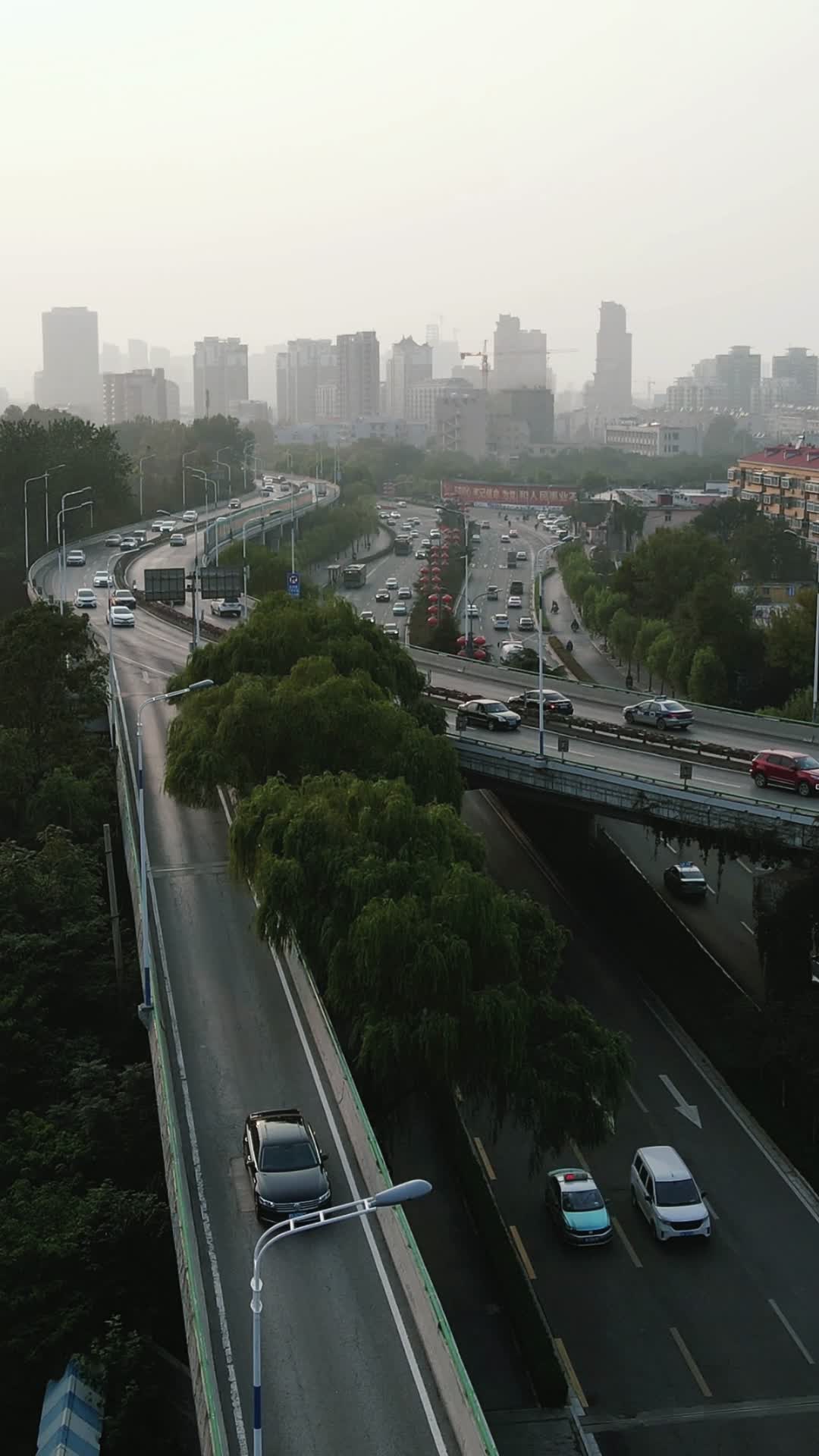 城市航拍山东济南顺河高架路交通视频的预览图