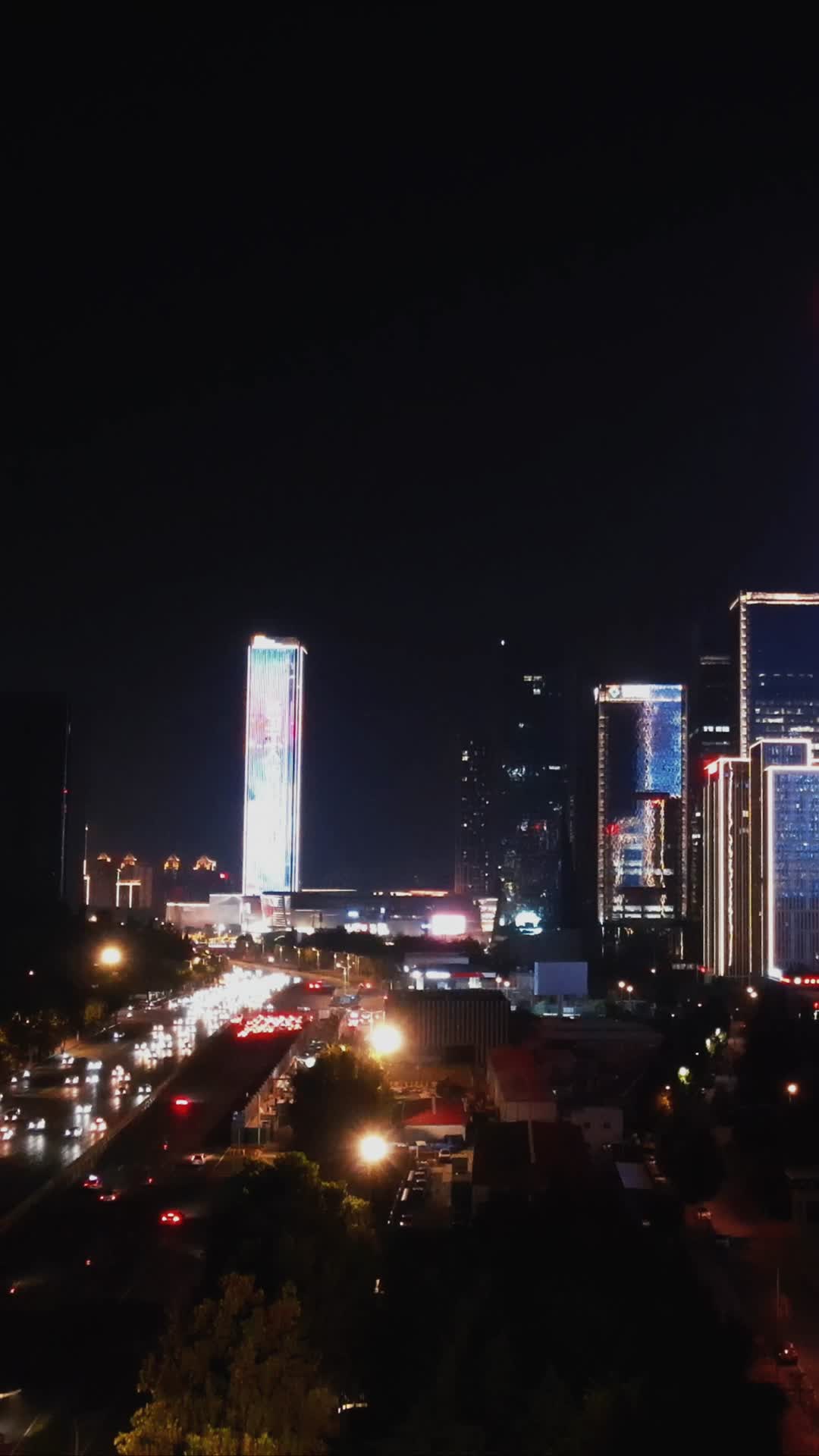 航拍山东济南经十路夜景视频的预览图