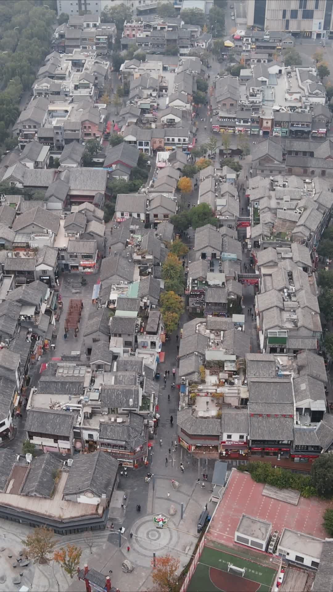 航拍山东济南宽厚里美食街视频的预览图